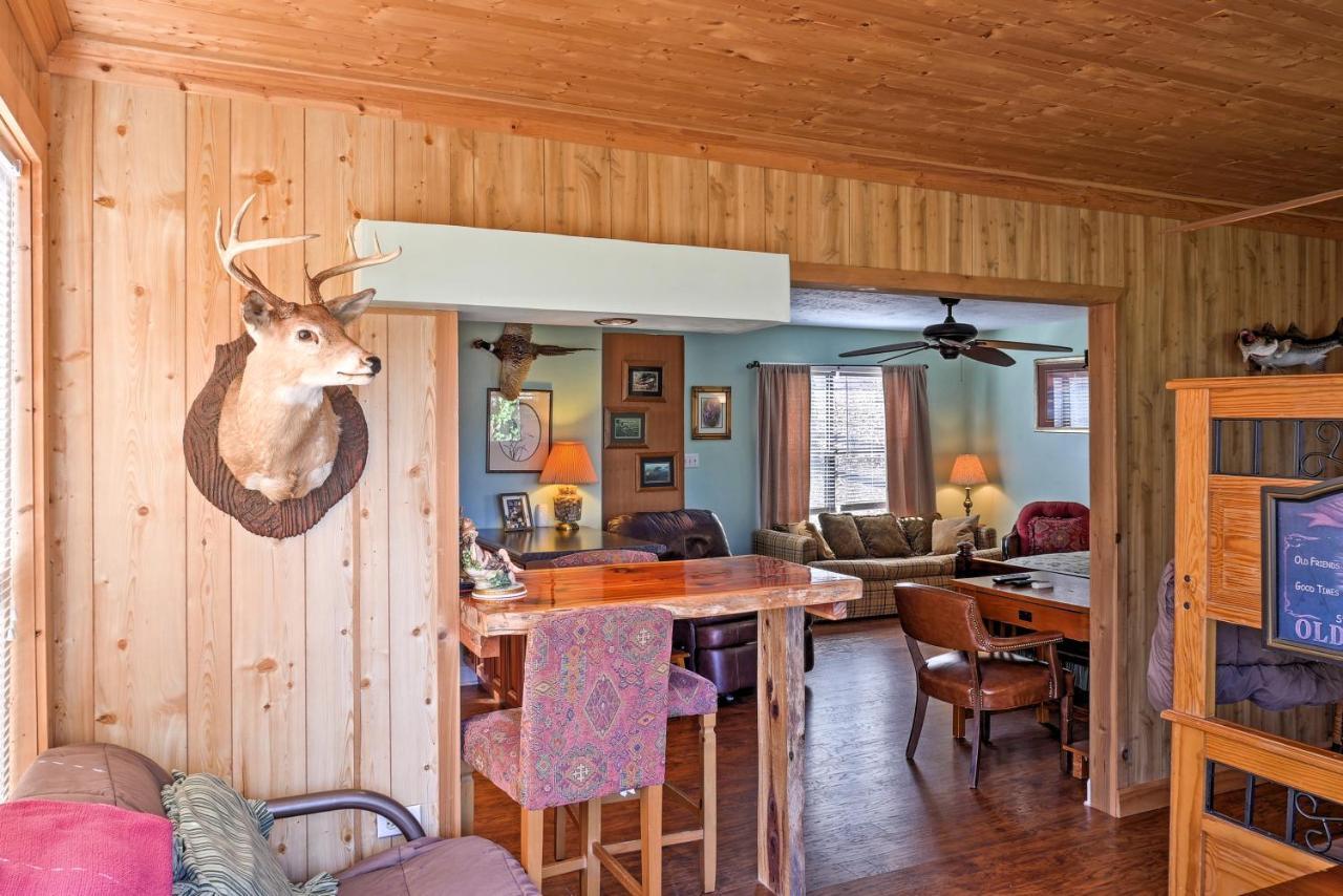 Paradise Cove Cabin With Boathouse And Dock Guntersville Exterior photo